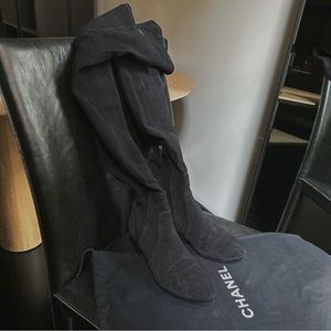 CHANEL thigh high suede boots 🤍